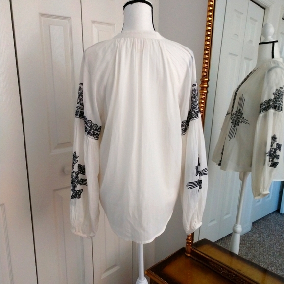 Maeve V-Neck White w/Blk Embroidery Tunic Top Med. - Picture 7 of 10